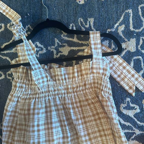 cute boutique gingham top with bow tie straps!! perfect for summer and spring - Picture 3 of 3